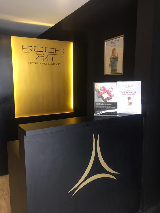 Rock Hotel Bangkok Bagian luar foto