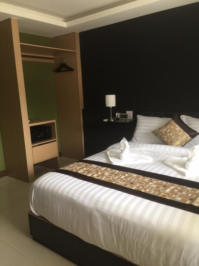 Rock Hotel Bangkok Bagian luar foto