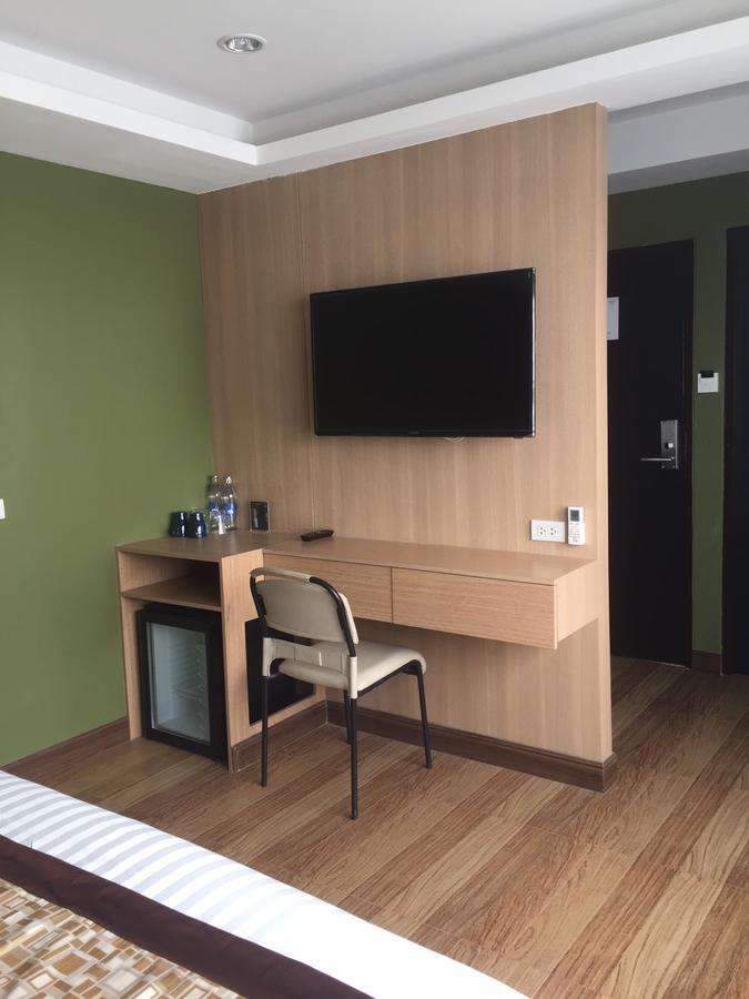 Rock Hotel Bangkok Bagian luar foto