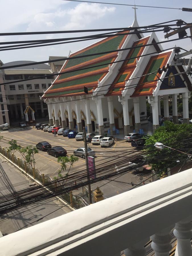 Rock Hotel Bangkok Bagian luar foto