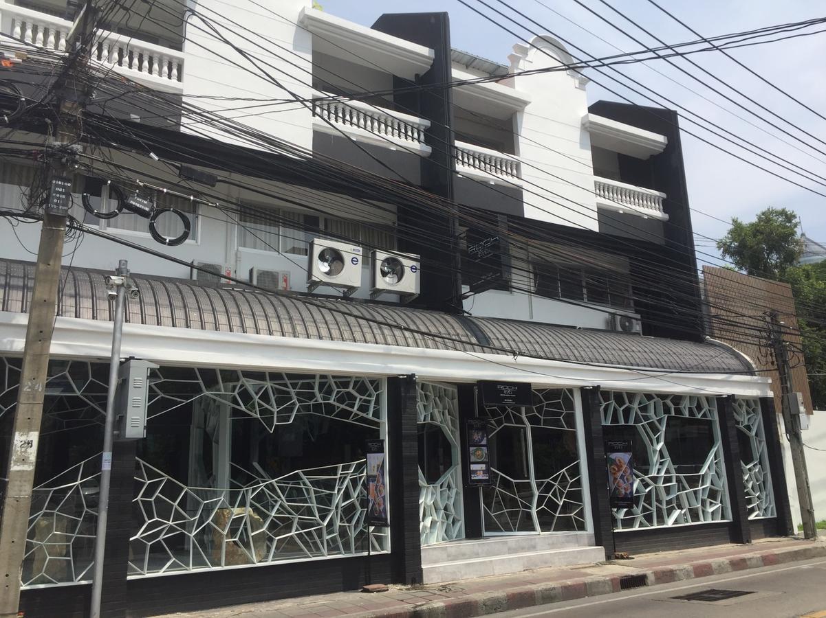 Rock Hotel Bangkok Bagian luar foto