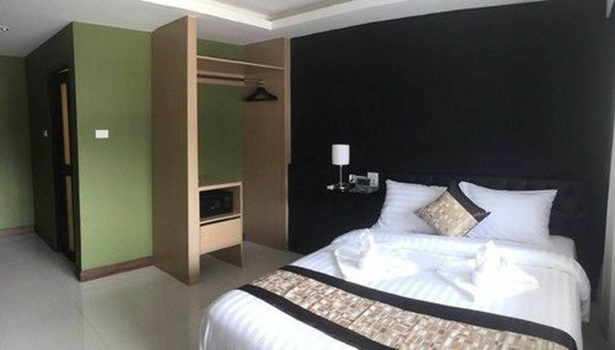 Rock Hotel Bangkok Bagian luar foto